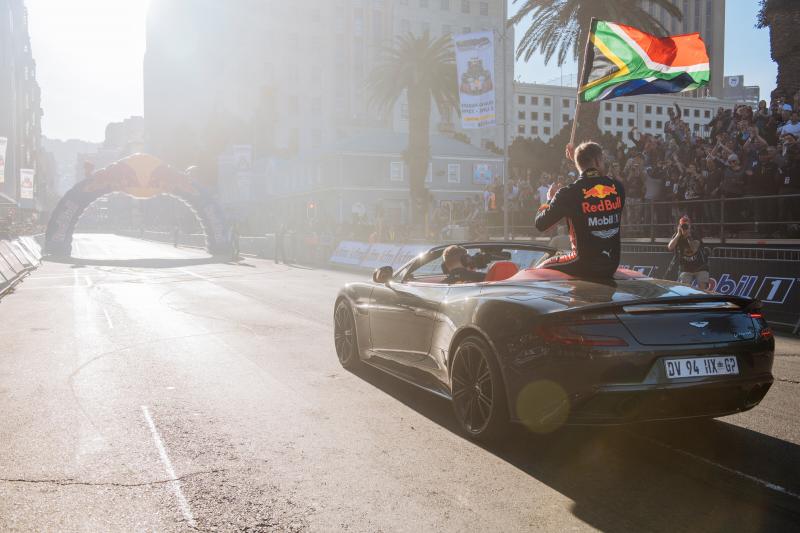  - Formule 1 | Red Bull et David Coulthard font le show à Cape Town