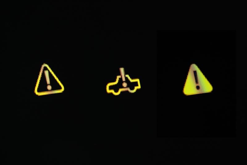tableau de bord de une rétro voiture avec La Flèche indicateurs