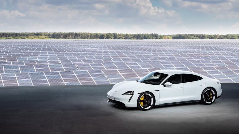  - Porsche Taycan | les photos officielles de la nouvelle sportive 4 portes 100% électrique 