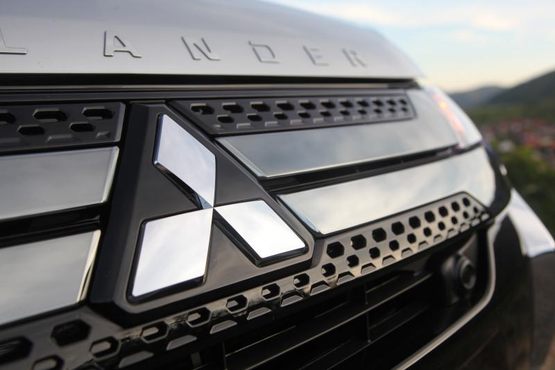 Mitsubishi Outlander PHEV | Les photos officielles de l'essai du SUV hybride rechargeable