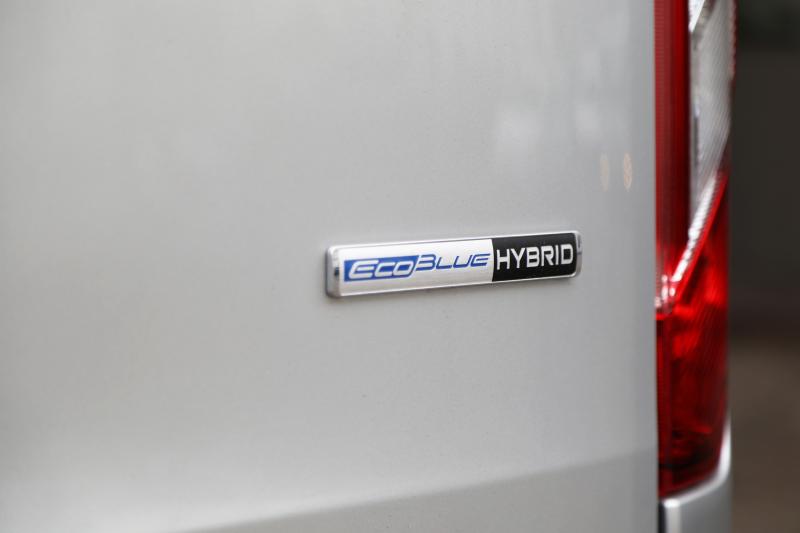 Ford Tourneo Custom | Toutes les photos de notre essai du van à hybridation légère