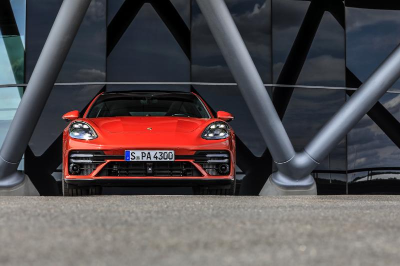  - Porsche Panamera II restylée (2021) | Les photos de la berline sportive de luxe