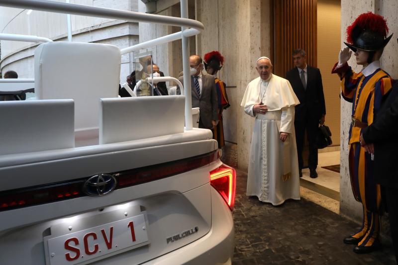 - La Toyota Mirai devient la voiture officielle du pape Français | les photos officielles de la papamobile hydrogène
