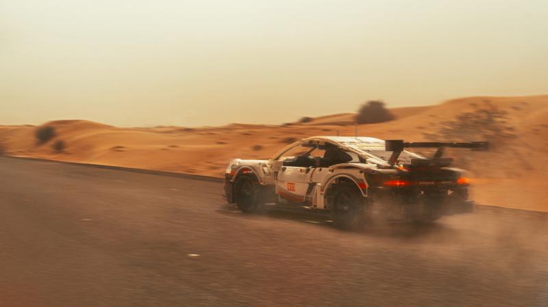  - Porsche 911 RSR Lego | les photos ultra-réalistes de Tomek Makolski
