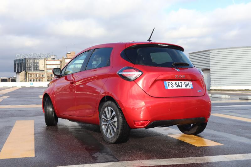  - L'électrique au quotidien | Peugeot e-208 vs Renault Zoé