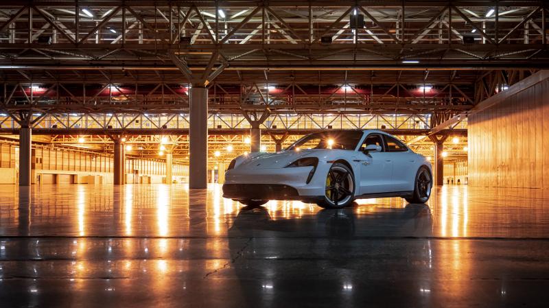  - Porsche Taycan Turbo S | Les photos du record de vitesse en intérieur