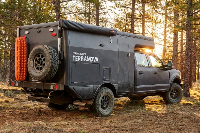 EarthCruiser Terranova | Les photos du camping-car off-road sur Ford, Chevy, et RAM