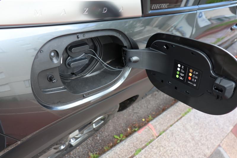 L'électrique au quotidien | Mazda MX-30 vs Mini Cooper SE restylée