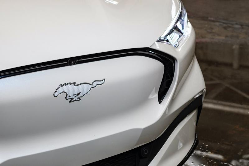 Ford Mustang Mach-E Ice White Edition (2022) | Les photos de l’édition spéciale entièrement blanche