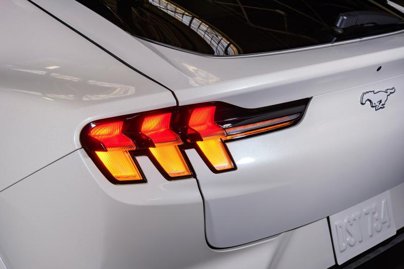 Ford Mustang Mach-E Ice White Edition (2022) | Les photos de l’édition spéciale entièrement blanche