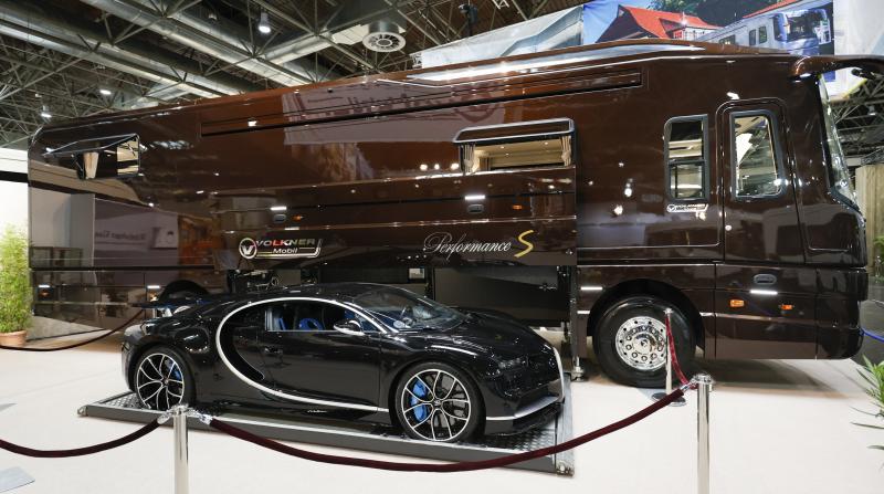  - Volkner Performance S | le camping-car qui héberge une Bugatti Chiron dans son garage