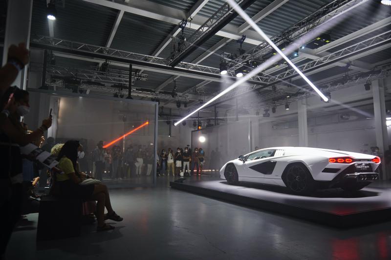  - Lamborghini Countach LPI 800-4 | les photos à la Milan Design Week