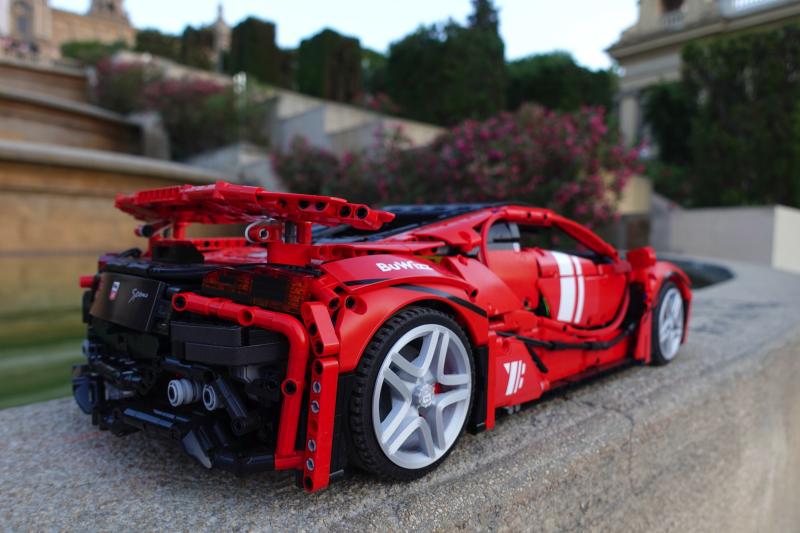 GTA Spano by BuWizz | Les photos de la voiture ultra-rapide en Lego