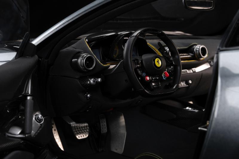Ferrari 812 Competizione by Amalgam Collection | Les photos de la maquette