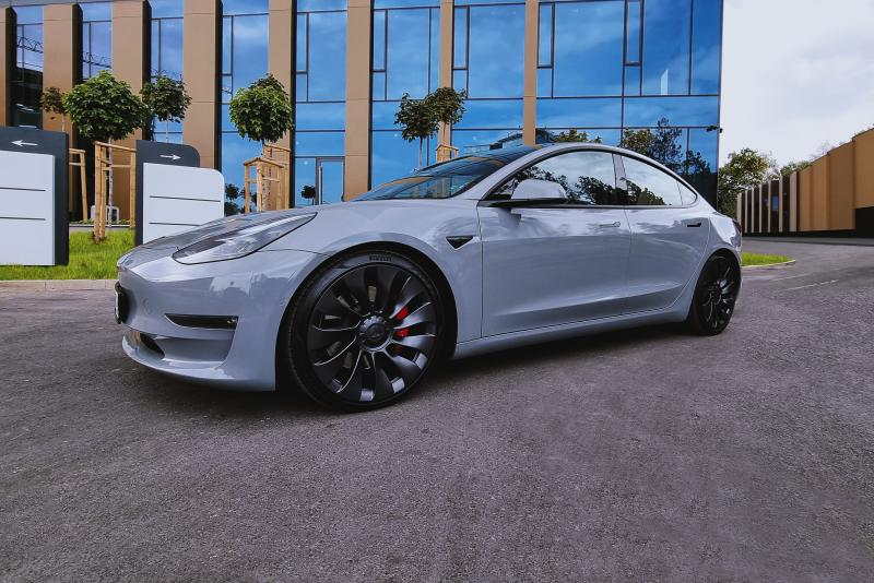 Tesla Model 3 by Vilner | Les photos de la berline 100% électrique