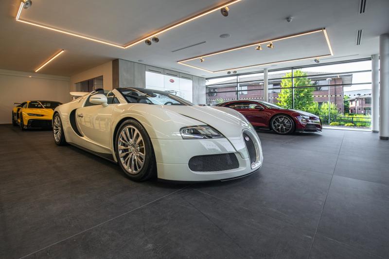 Bugatti s’installe à Manchester | Les photos du nouveau showroom de la marque