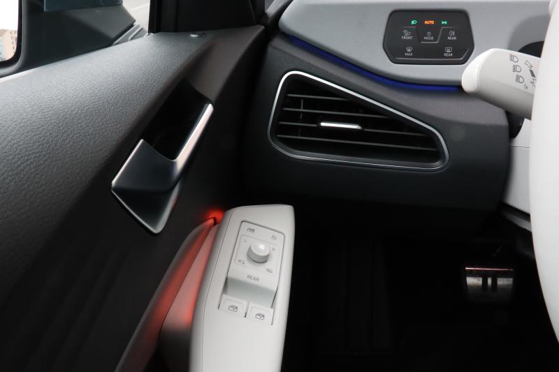 L'électrique au quotidien | Nissan Leaf vs Volkswagen ID.3