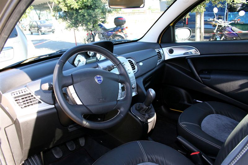  - Lancia Ypsilon Sport MomoDesign