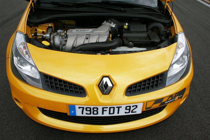  - Renault Clio RS F1 Team R27