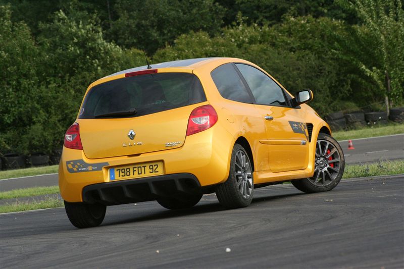  - Renault Clio RS F1 Team R27