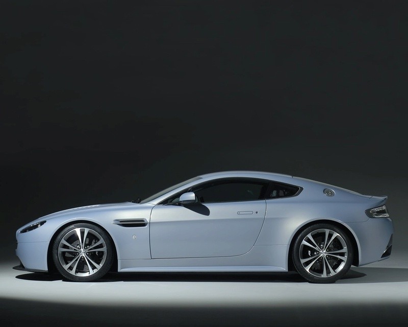  - Aston Martin V12 Vantage RS