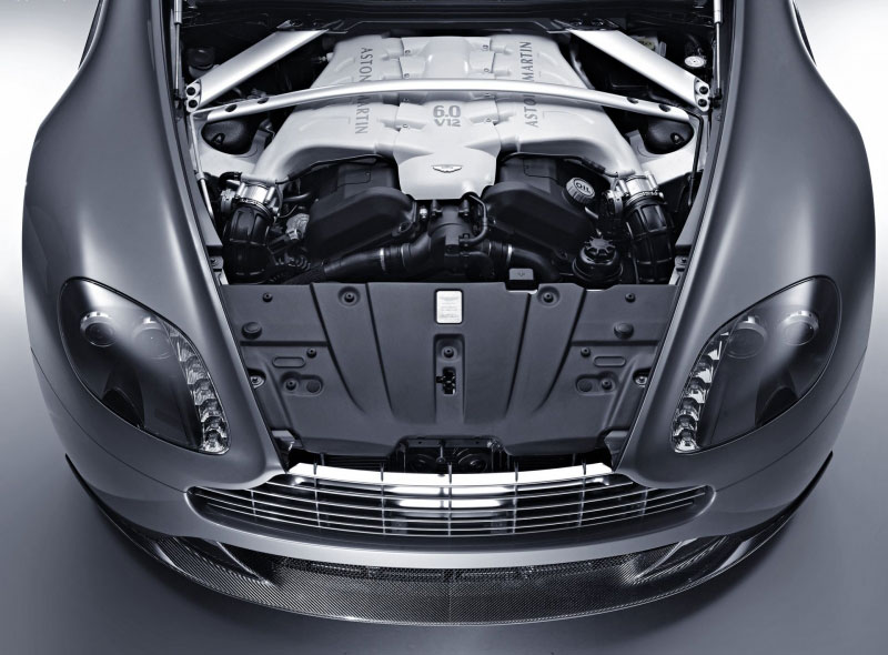  - Aston Martin V12 Vantage