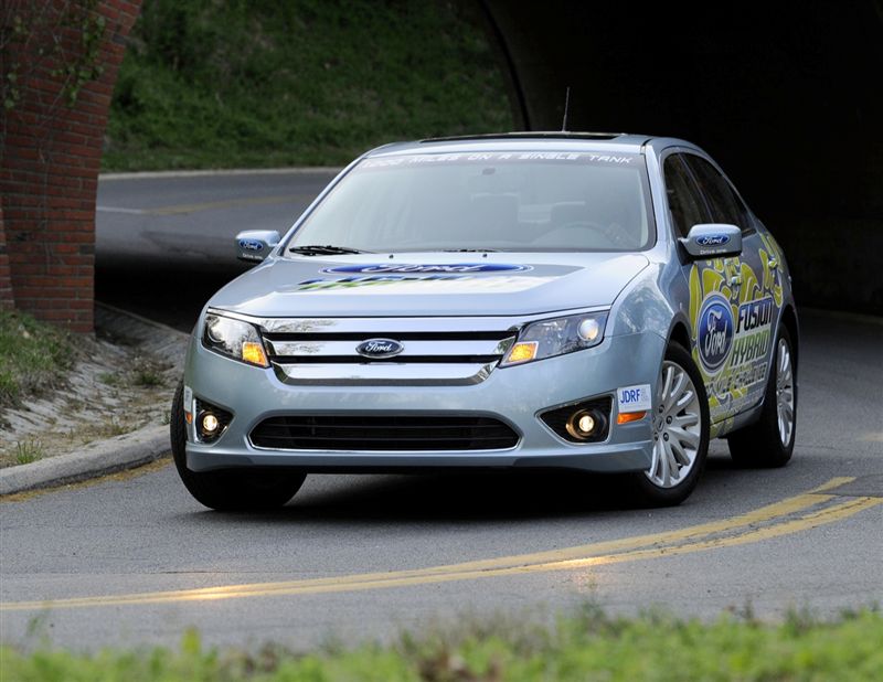  - Ford Fusion Hybride : 2 325 km avec un plein