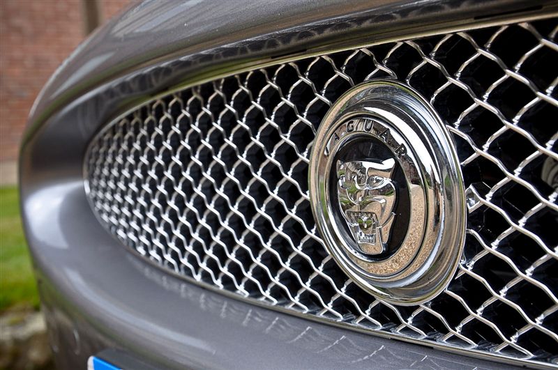  - Jaguar XK V8 5L