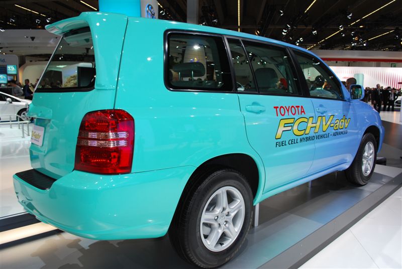  - Toyota FCHV-adv