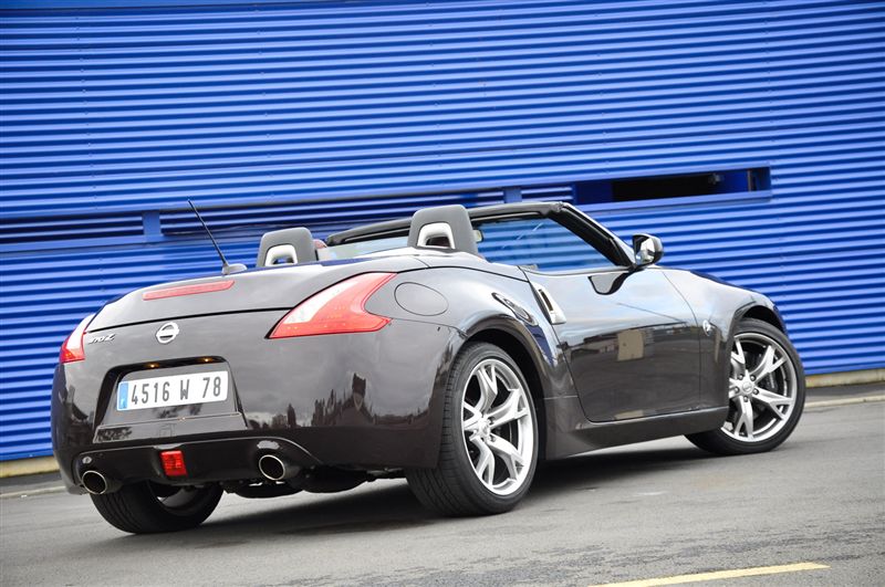  - Contact Nissan 370Z Roadster