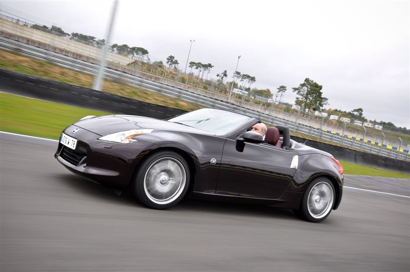  - Contact Nissan 370Z Roadster