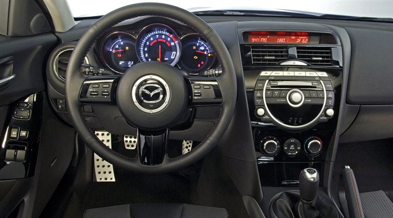  - Mazda RX8 restylée au salon coupé cab