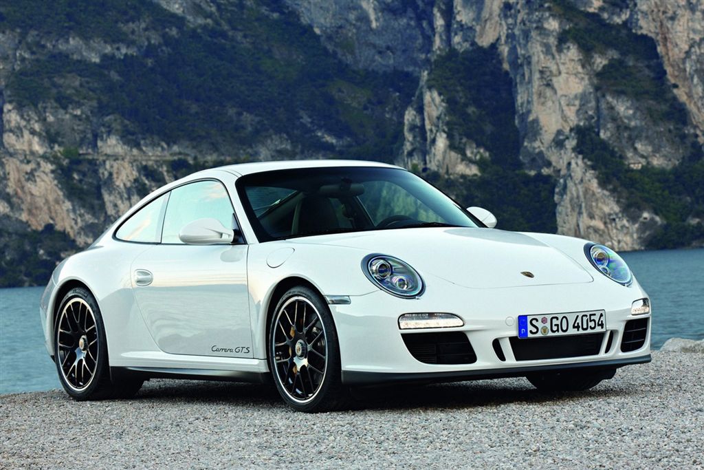  - Porsche 911 Carrera GTS