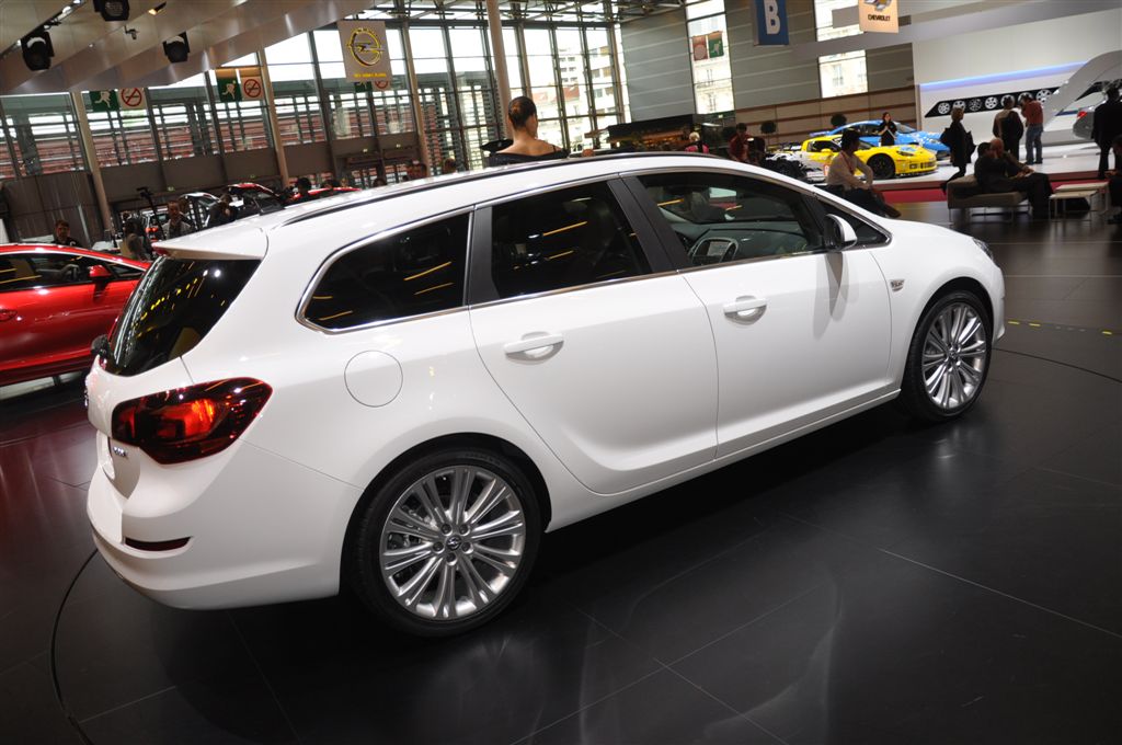  - Opel Astra Sports Tourer