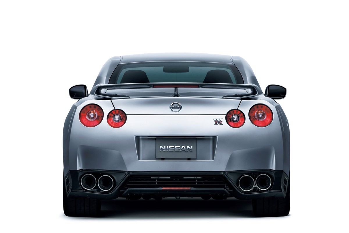  - Nissan GT-R 2011