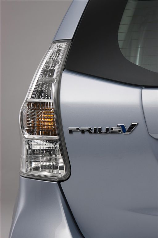  - Toyota Prius v Concept