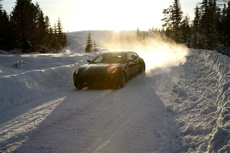  - Ferrari FF dans la neige