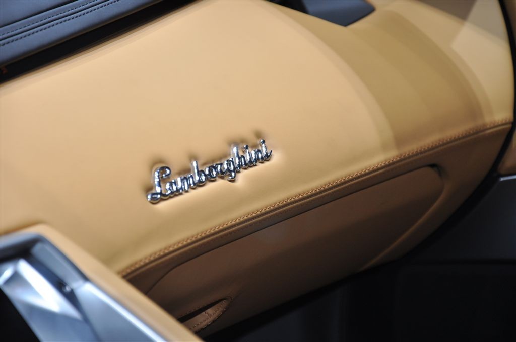  - Lamborghini Aventador
