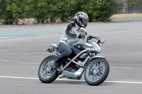  - Suzuki Crosscage : prototype roulant