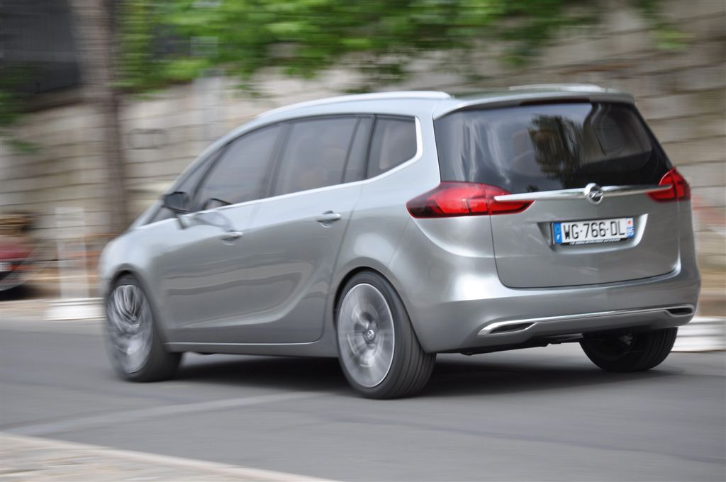  - Opel Zafira Tourer Concept Exclu