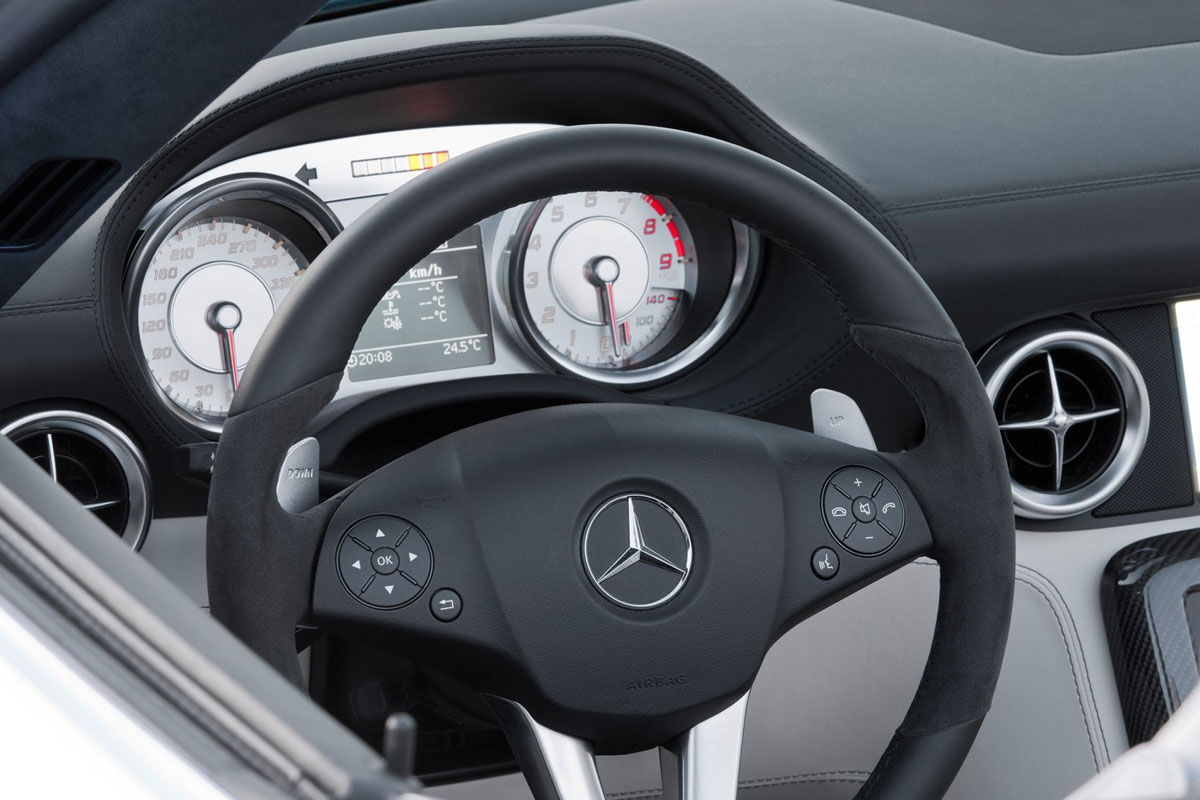  - Mercedes SLS AMG Roadster