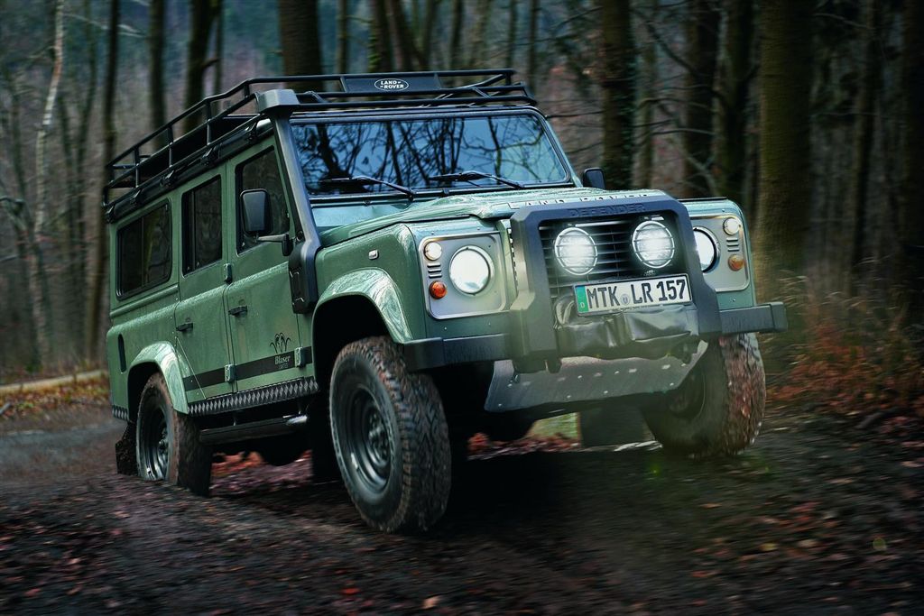  - Land Rover Defender Blaser Edition