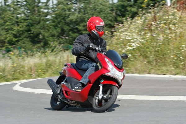  - Honda PCX 125 2012 : Consommer moins pour accélérer plus