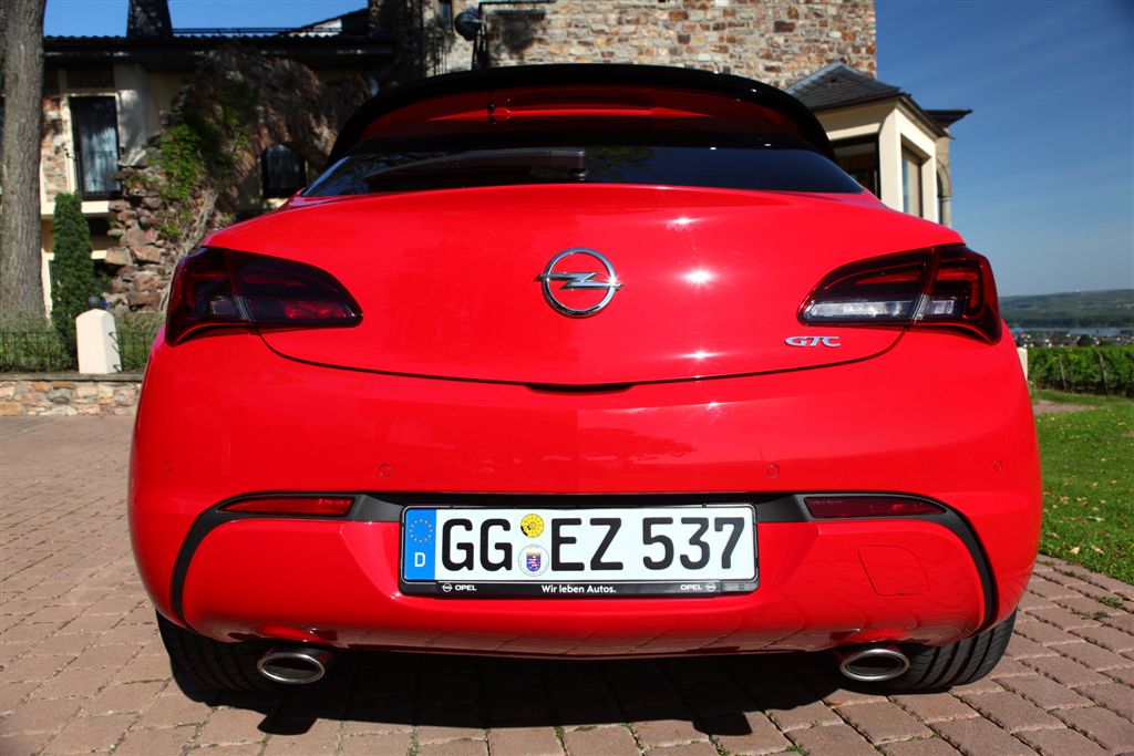  - Opel Astra GTC CDTI 195 ch Biturbo