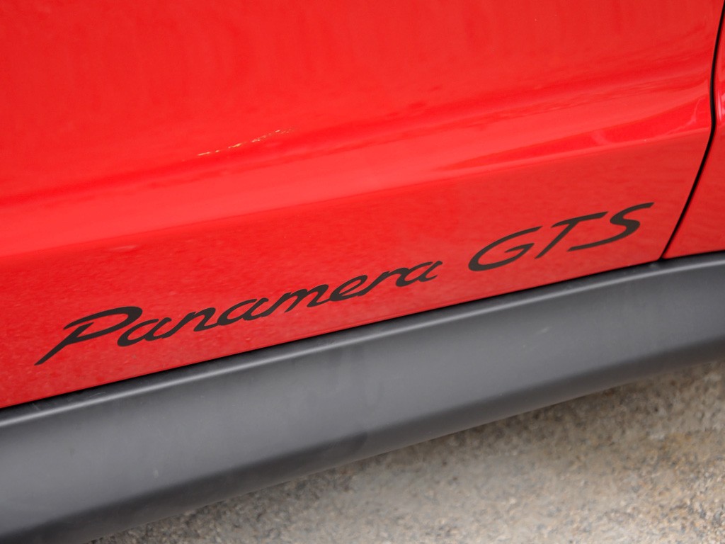  - Porsche Panamera GTS