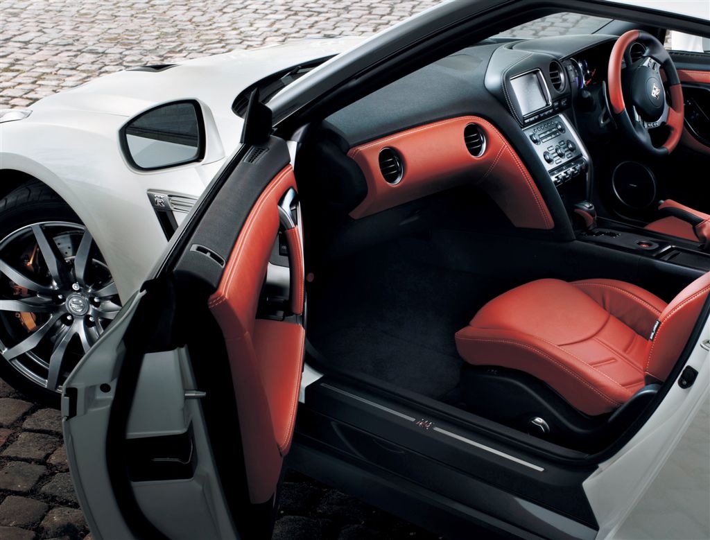  - Nissan GT-R 2013