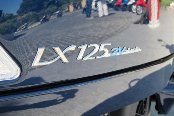  - 2012 : la Vespa LX change de moteur !