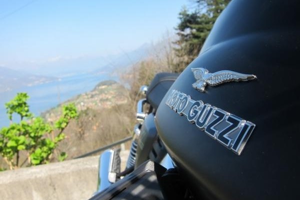  - Moto Guzzi V7 Stone : pierre qui roule, plaisir qui mousse