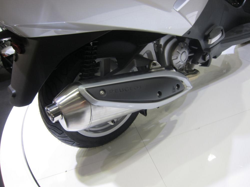  - Eicma 2013 - Le Peugeot Satelis adopte le moteur 400 du Métropolis !