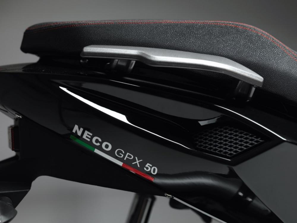  - Nouveau Neco GPX 50 : un scooter Superbike !